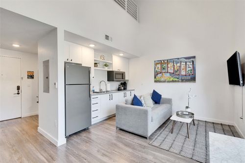 unit-203-49 Navasota St, Austin, TX, 78702-5380 | Card Image