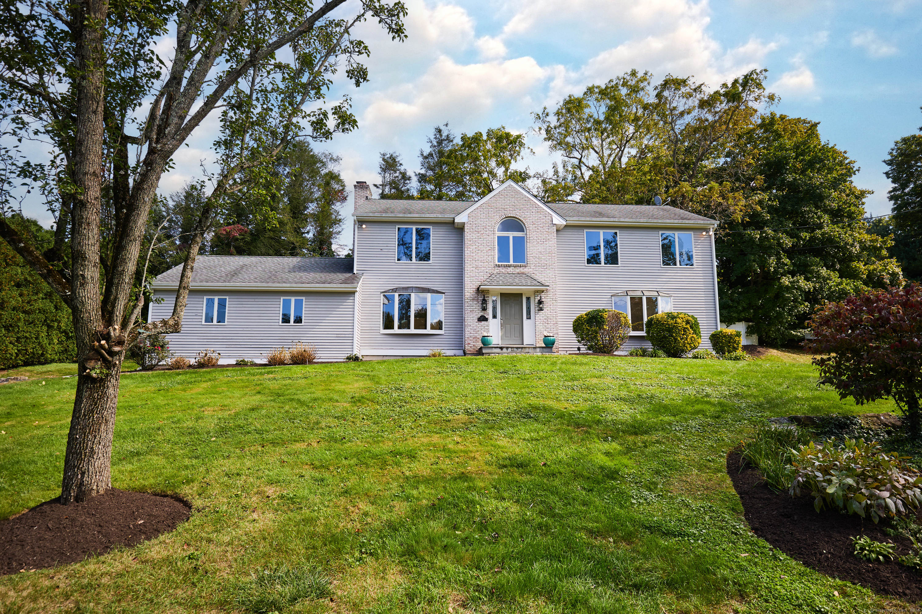 Windmill Ln, Trumbull, CT 06611
