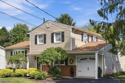 111 Ferris Pl, Hackettstown, NJ, 07840-1011 | Card Image
