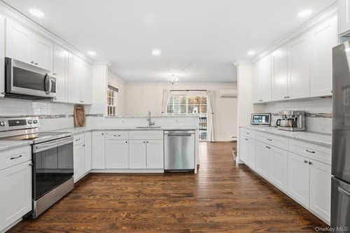 13 Jane St, Poughkeepsie, NY, 12603-5211 | Card Image