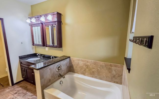 1005 Viola Ln, House other with 5 bedrooms, 3 bathrooms and null parking in Viola ID | Image 22