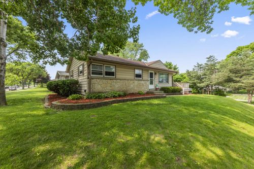 9605 W Dakota Street, West Allis, WI, 53227 | Card Image