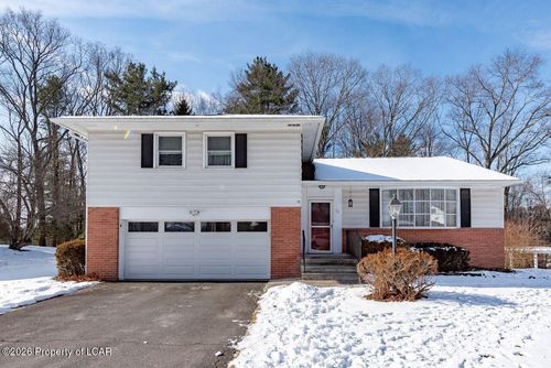 96 Elmcrest Dr, Dallas, PA, 18612-9231 | Card Image