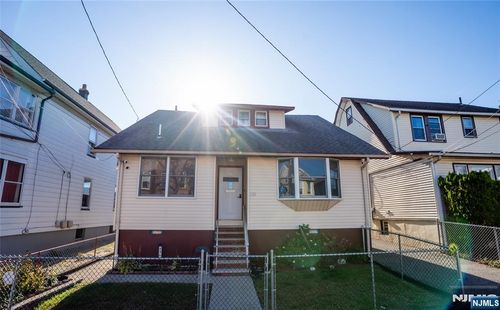 196 Hayward Pl, Wallington, NJ, 07057-1221 | Card Image