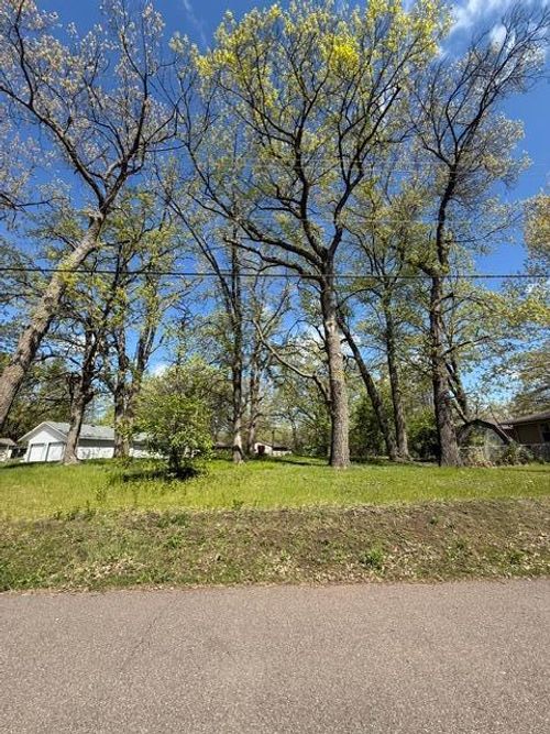 900 Lindbergh Drive S, Little Falls, MN, 56345 | Card Image