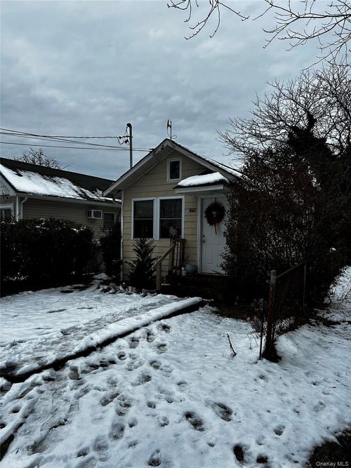 878 S 5th St, Lindenhurst, NY, 11757-5624 | Card Image