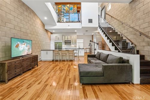 21-717 N Highland Avenue, Los Angeles, CA, 90038 | Card Image