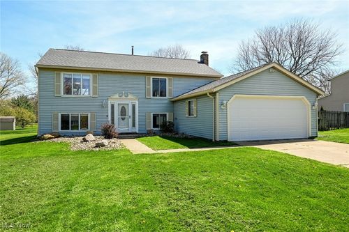 8637 Crow Dr, Macedonia, OH, 44056-1609 | Card Image