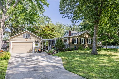9 Pleasant Ave, Irondequoit, NY, 14622-3316 | Card Image