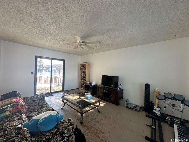502 Busteed St, House other with 6 bedrooms, 4 bathrooms and 6 parking in Kerrobert SK | Image 8