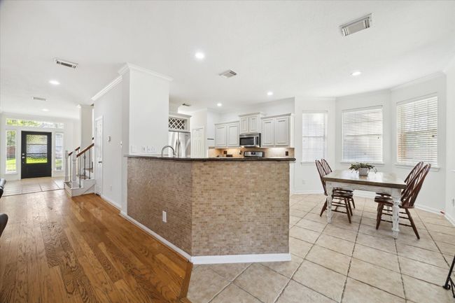 1811 Oakbrook Cir, House other with 4 bedrooms, 3 bathrooms and 2 parking in Pearland TX | Image 11