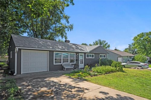 11127 Blue Ridge Blvd, Kansas City, MO, 64134-3202 | Card Image