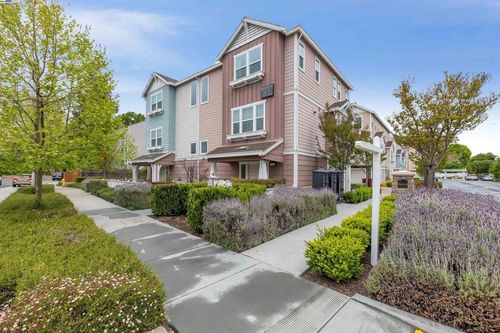 50 Tidal Way, San Mateo, CA, 94401-3100 | Card Image