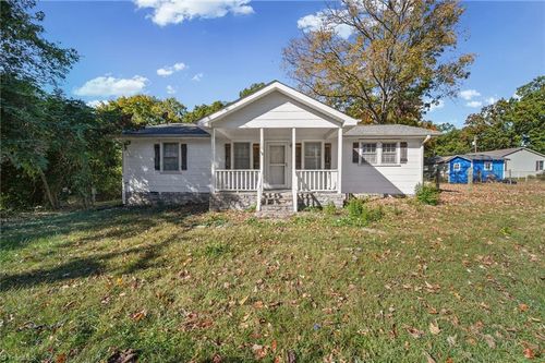 704 Coolidge St, Yadkinville, NC, 27055-7749 | Card Image