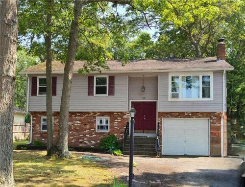 83 Mohawk Trl, West Greenwich, RI, 02817-1864 | Card Image
