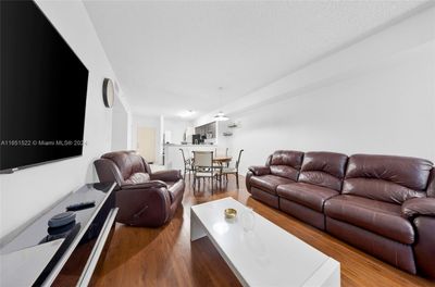 909 - 5091 Nw 7th St, Condo with 2 bedrooms, 1 bathrooms and null parking in Miami FL | Image 3