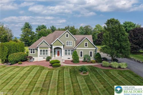 143 Indian Spring Dr, Stroudsburg, PA, 18360-6926 | Card Image