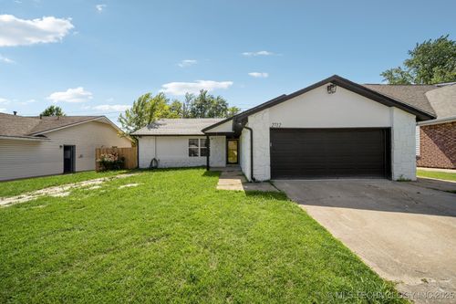 2712 S Fir Ave, Broken Arrow, OK, 74012-7359 | Card Image