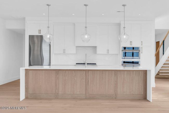 Undercabinet lighting & Quartz countertops | Image 14