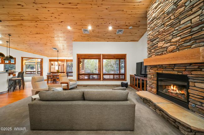 Living Rm | Image 11