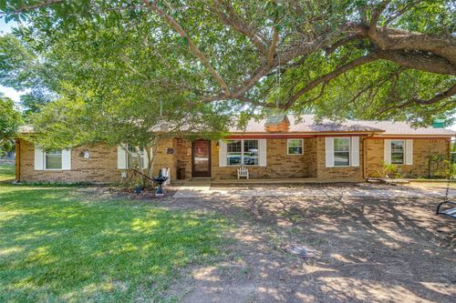 906 Clearview St, Krum, TX, 76249-6804 | Card Image