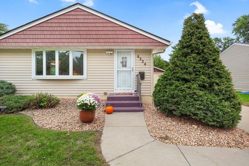 6324 Lee Ave N, Brooklyn Center, MN, 55429-2155 | Card Image