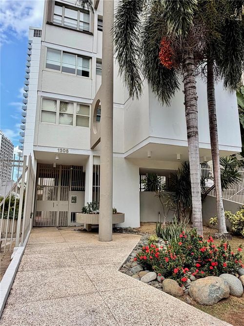10b-1305 Ave Magdalena, San Juan, PR, 00907-1929 | Card Image