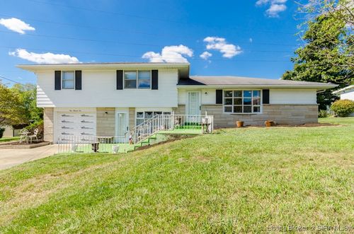 102 Mahuron Dr, Salem, IN, 47167-9113 | Card Image