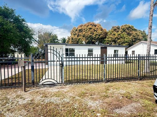 3515 Nw 213th St, Miami Gardens, FL, 33056-1067 | Card Image