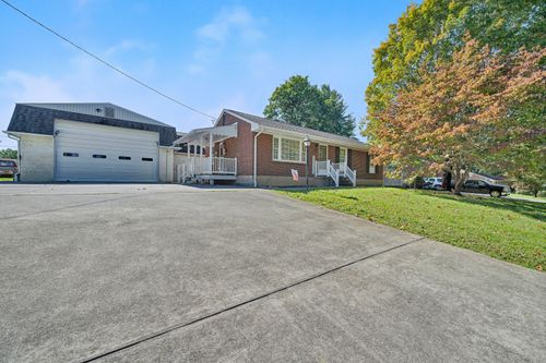111 Texas Hollow Rd, Salem, VA, 24153-1453 | Card Image