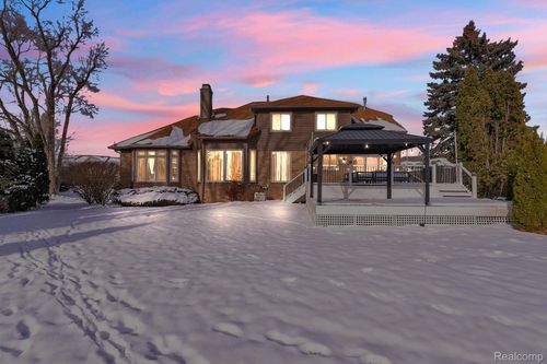 46575 Red Oak Dr, Northville, MI, 48168-1861 | Card Image