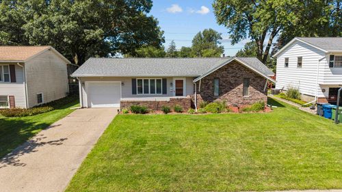 1108 Willany Dr, Clinton, IA, 52732-3302 | Card Image