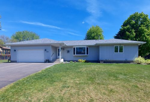 409 Sundown Dr, Avon, MN, 56310-9566 | Card Image
