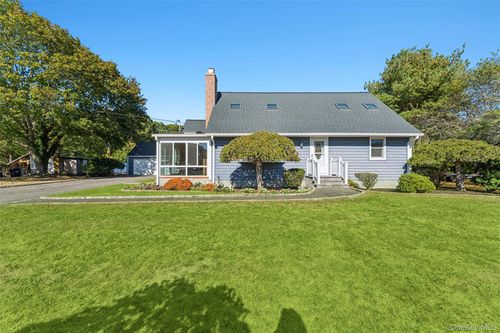 15 Cedar St, Brookhaven, NY, 11719-9601 | Card Image