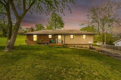 13956 Gibbs Rd, Bonner Springs, KS, 66012-9476 | Card Image