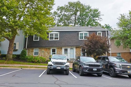 apt-5a-10 Harbour Ln, Oyster Bay, NY, 11771-2728 | Card Image