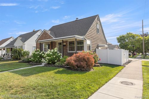 14771 Burns St, Southgate, MI, 48195-1915 | Card Image