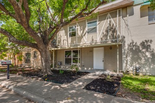 8727 Tradewind Dr, Windcrest, TX, 78239-1911 | Card Image