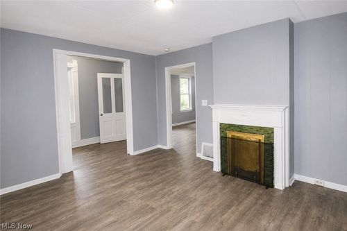 1820 Holmden Ave, Cleveland, OH, 44109-1729 | Card Image
