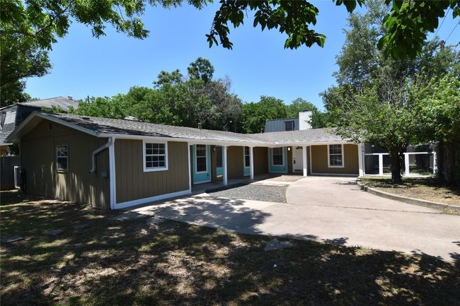 2913 E 51 St St, Home with 3 bedrooms, 1 bathrooms and null parking in Austin TX | Image 4