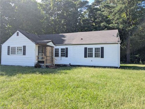12050 Greenbrier Ln, Smithfield, VA, 23430-5800 | Card Image