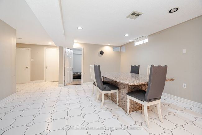 166 Killian Rd, House other with 5 bedrooms, 4 bathrooms and 2 parking in Maple ON | Image 38