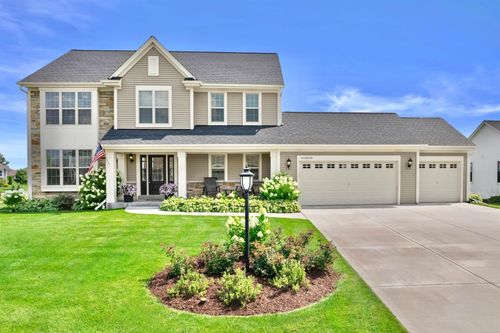 W222N4700 Seven Oaks Drive, Pewaukee, WI, 53072-2010 | Card Image