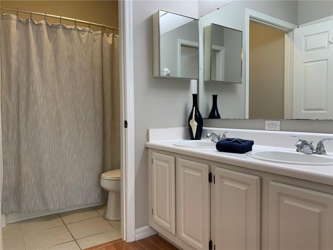 master bath with dual sinks | Image 15