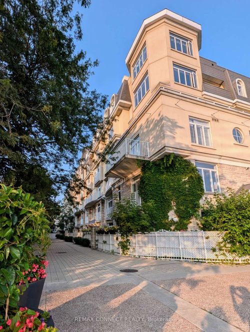 673-38 Stadium Rd, Toronto, ON, M5V3P4 | Card Image