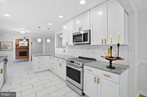 428 Westside Station Dr, WINCHESTER, VA, 22601-6230 | Card Image