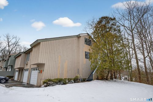 95-95 Wauwinet Trl, Guilford, CT, 06437-1152 | Card Image