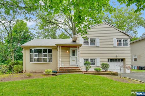 0-04 Pine Ave, Fair Lawn, NJ, 07410-3748 | Card Image