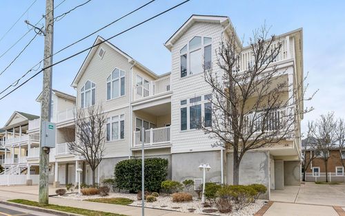 200-221 E Pine Ave, Wildwood, NJ, 08260-4980 | Card Image