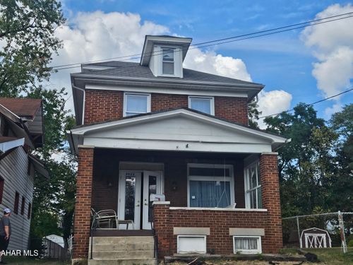 2022 Pine Ave, Altoona, PA, 16601-2057 | Card Image